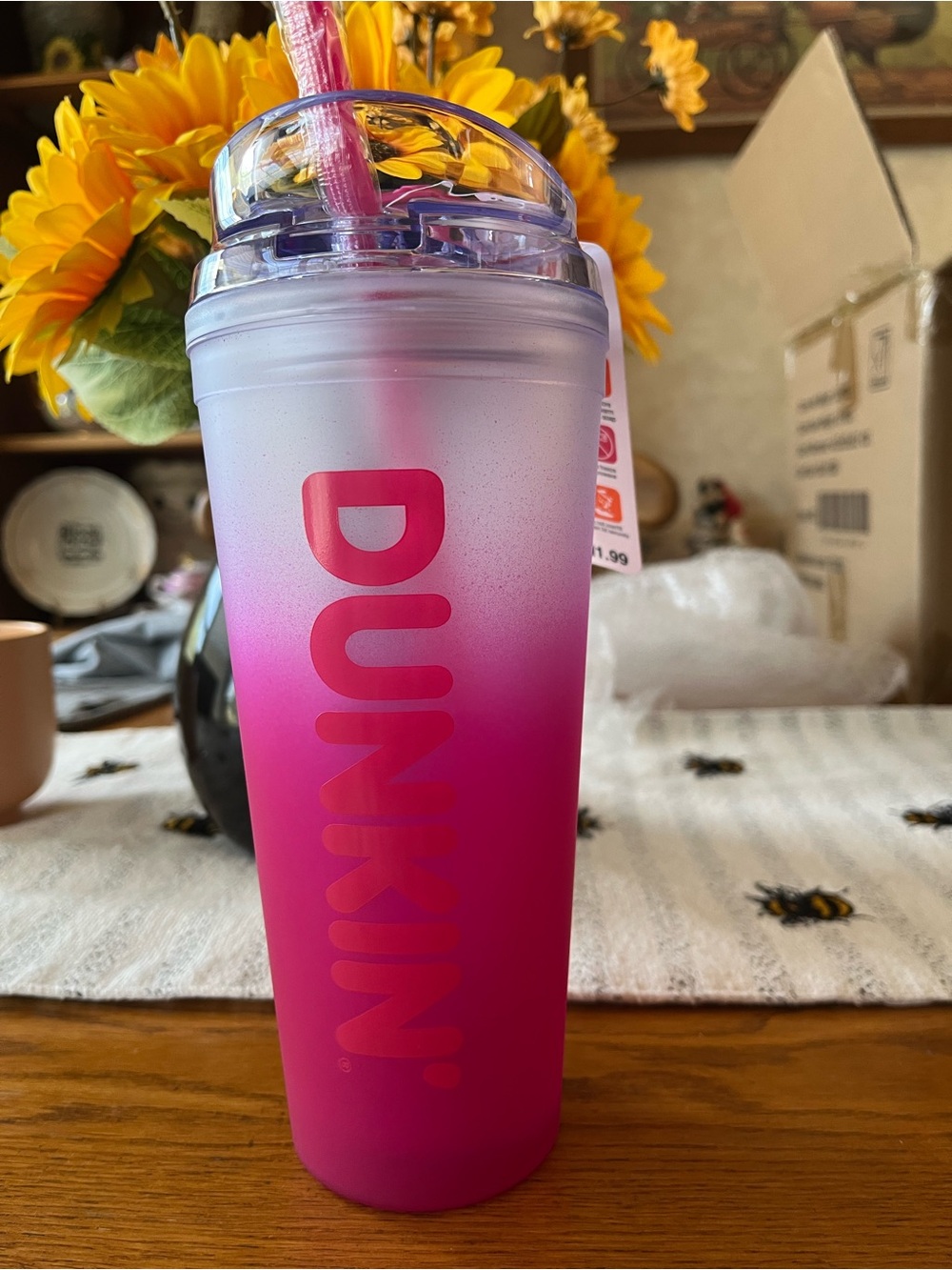 Dunkin’ 24oz insulated tumbler Pink